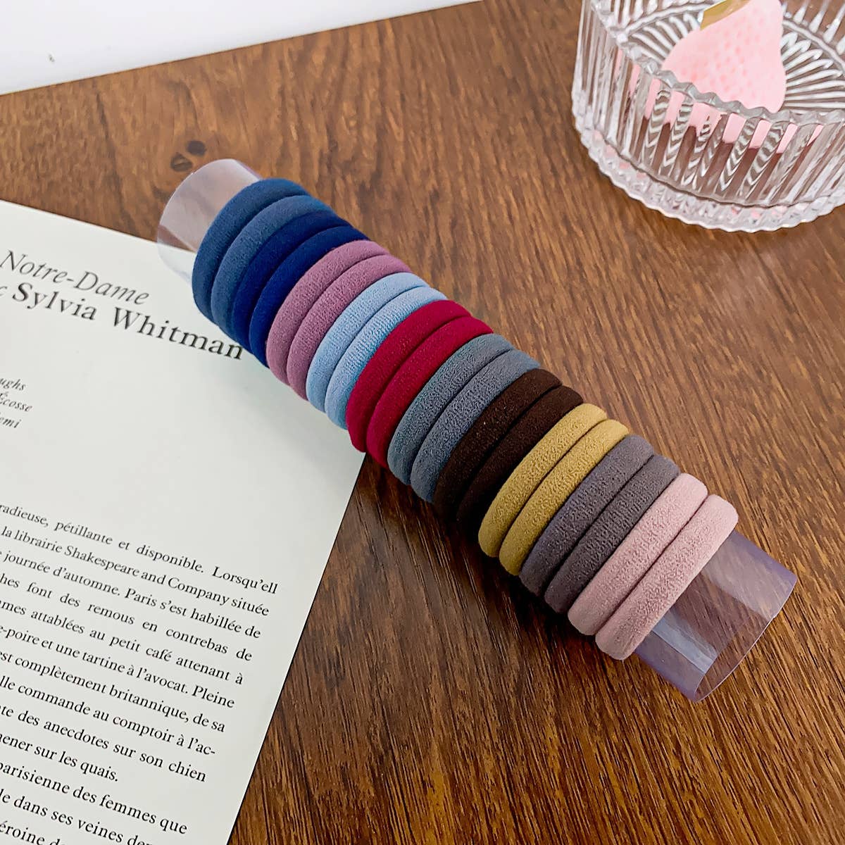 A set of 20 canned colorful hair ties