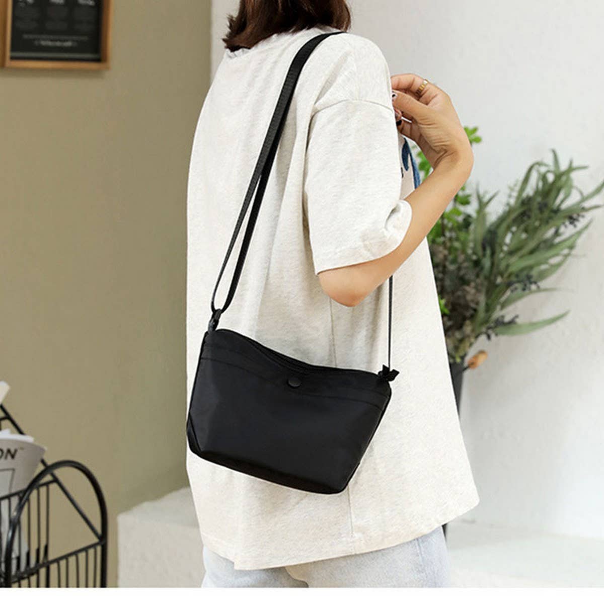 FASHIONABLE NYLON CASUAL SHOULDER MESSENGER BAG_CWAB3500
