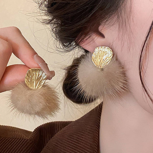 RETRO TEMPERAMENT FUR BALL CUTE EARRINGS