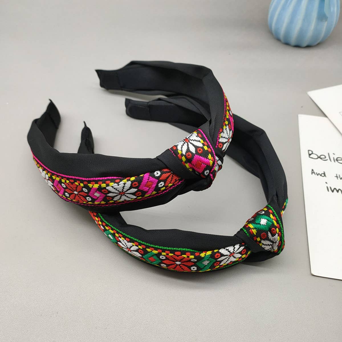 WIDE EMBROIDERED DOUBLE KNOT HEADBAND
