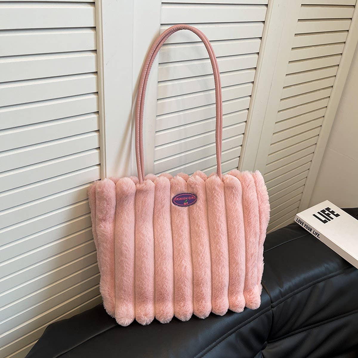 WINTER LEISURE SHOULDERBAG LARGE CAPACITY PLUSH BAG_CWAB3966