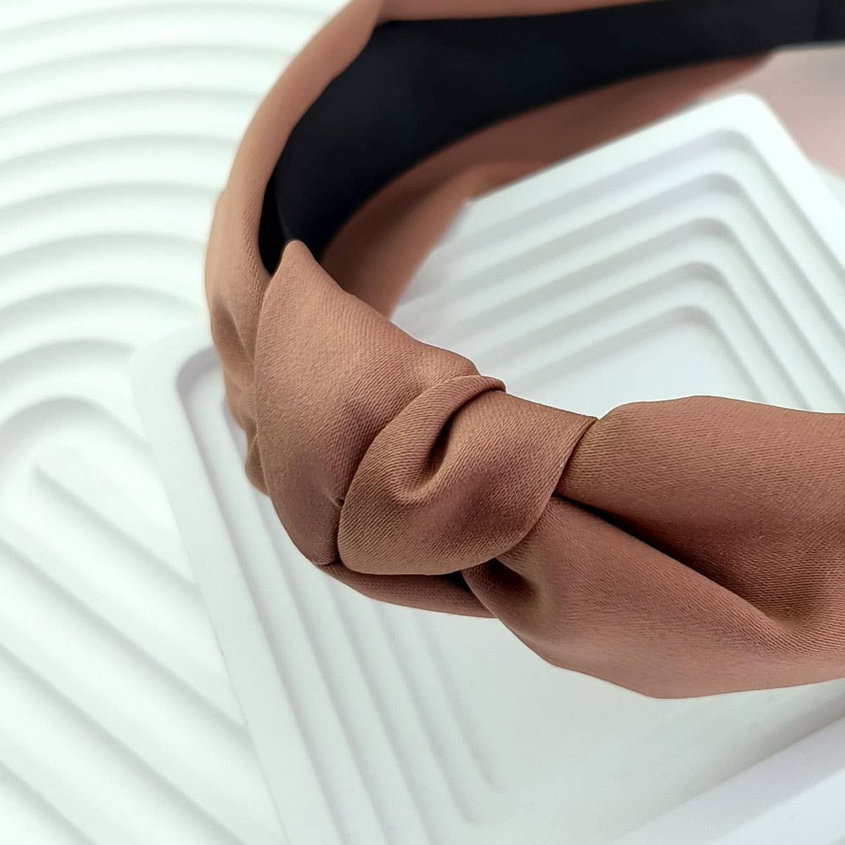 RETRO SATIN KNOTTED HEADBAND_CWAHA0833