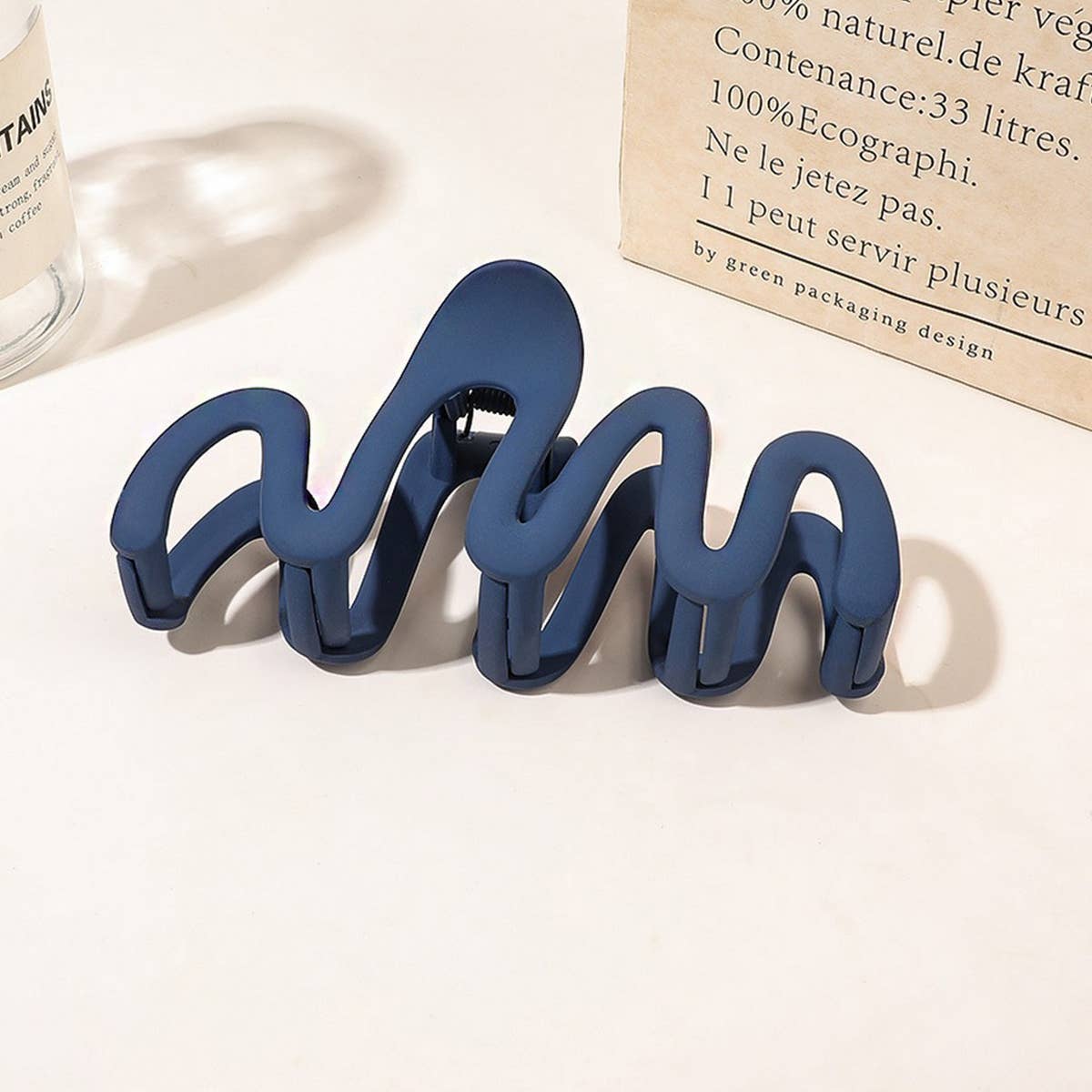 Big wavy hair clips, perfect for winter and fall_CWAHA0397