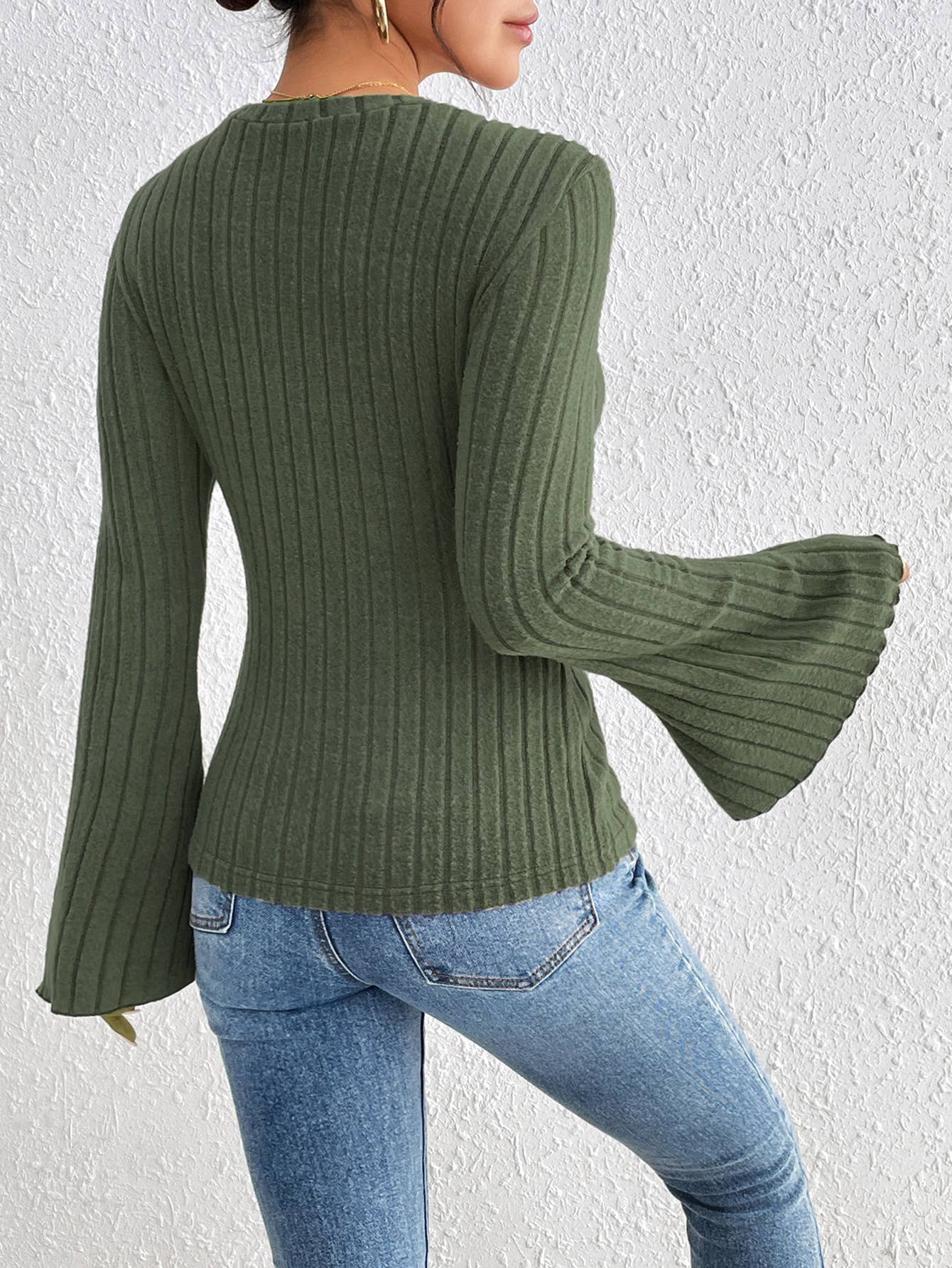 SOLID COLOR SLIM-FIT CREW NECK SWEATER