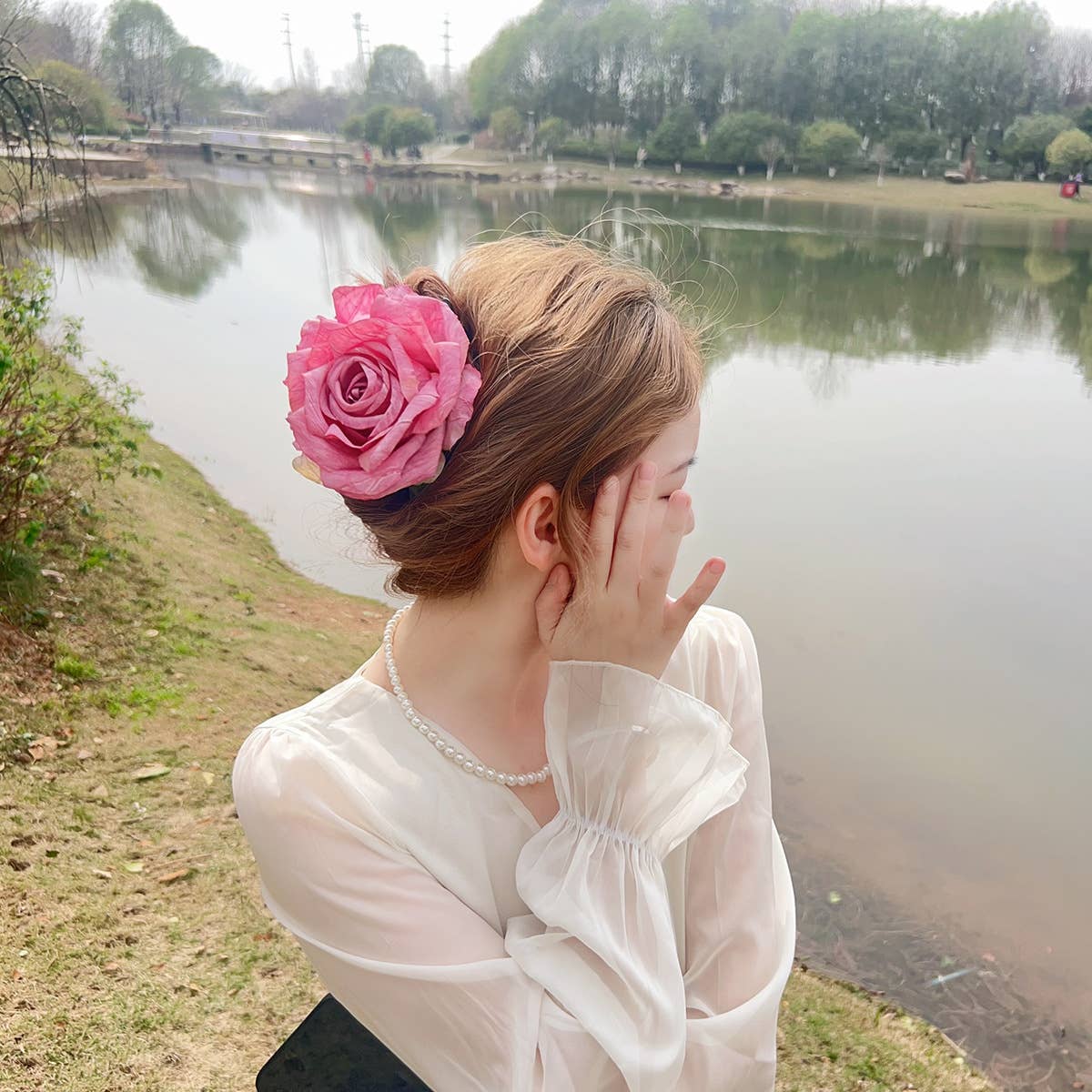Dopamine fresh plastic rose clip-on hair clips