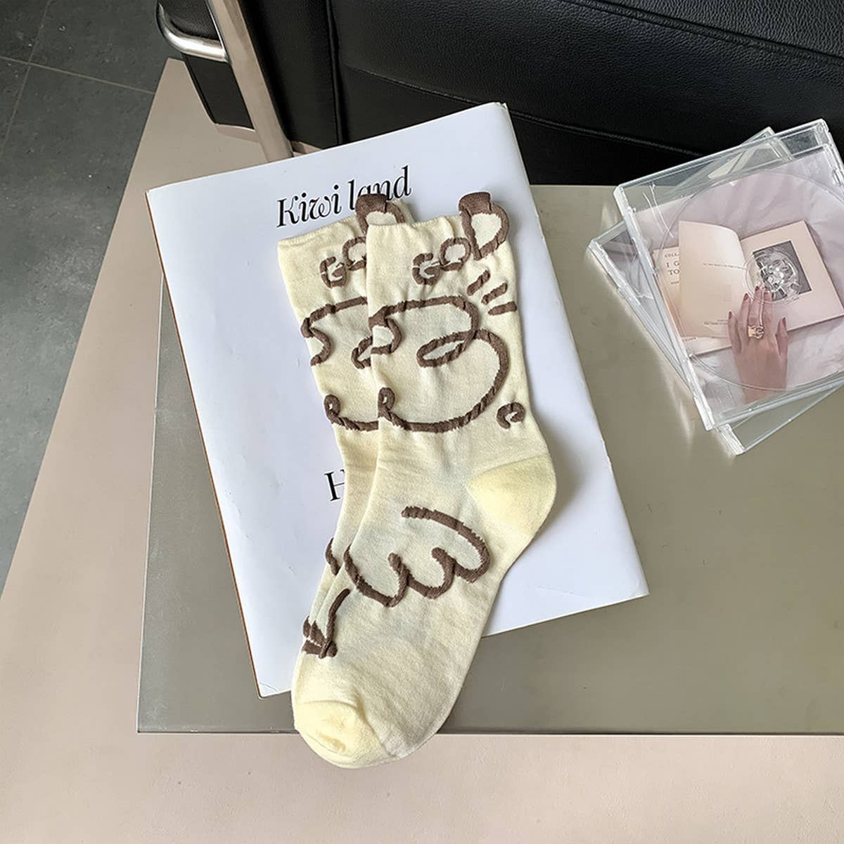 CASUAL GRAFFITI CARTOON SOCKS_CWMS0676