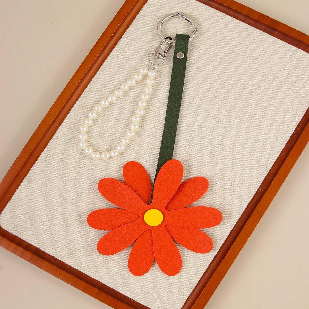 Cute PU Daisy Pearl Chain Flower Keychain Charm