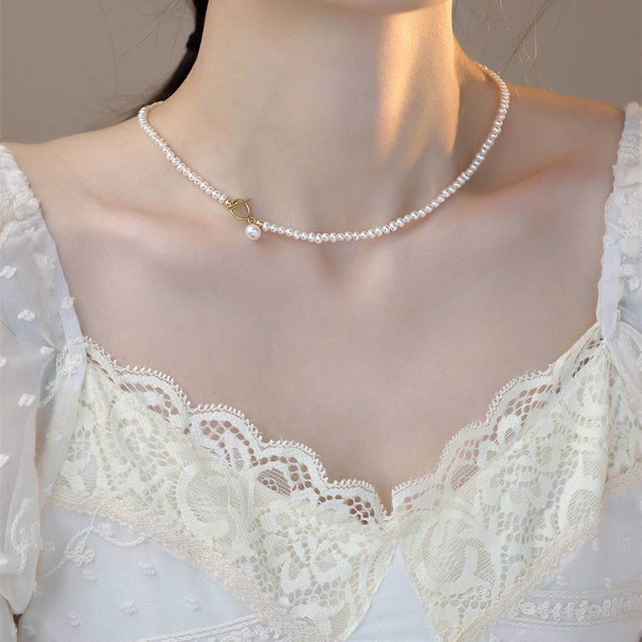 Simple and natural freshwater pearl necklace