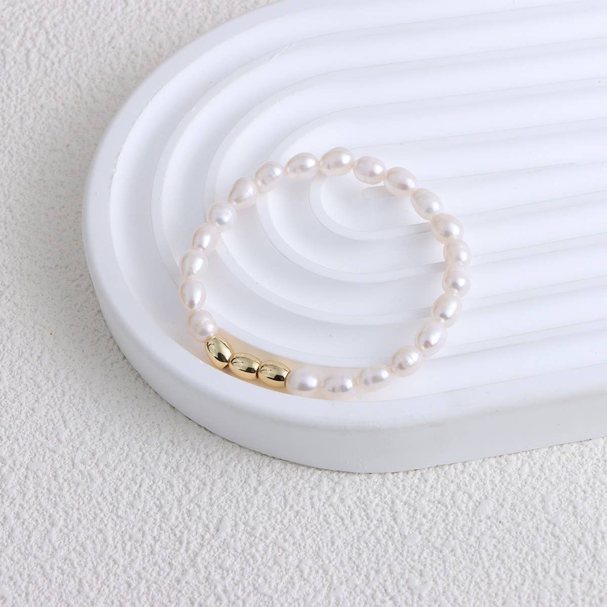 Freshwater pearl bracelet made of broken silver