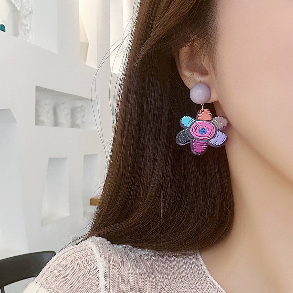 VERSATILE CONTRAST COLOR GRAFFITI FLOWER EARRINGS