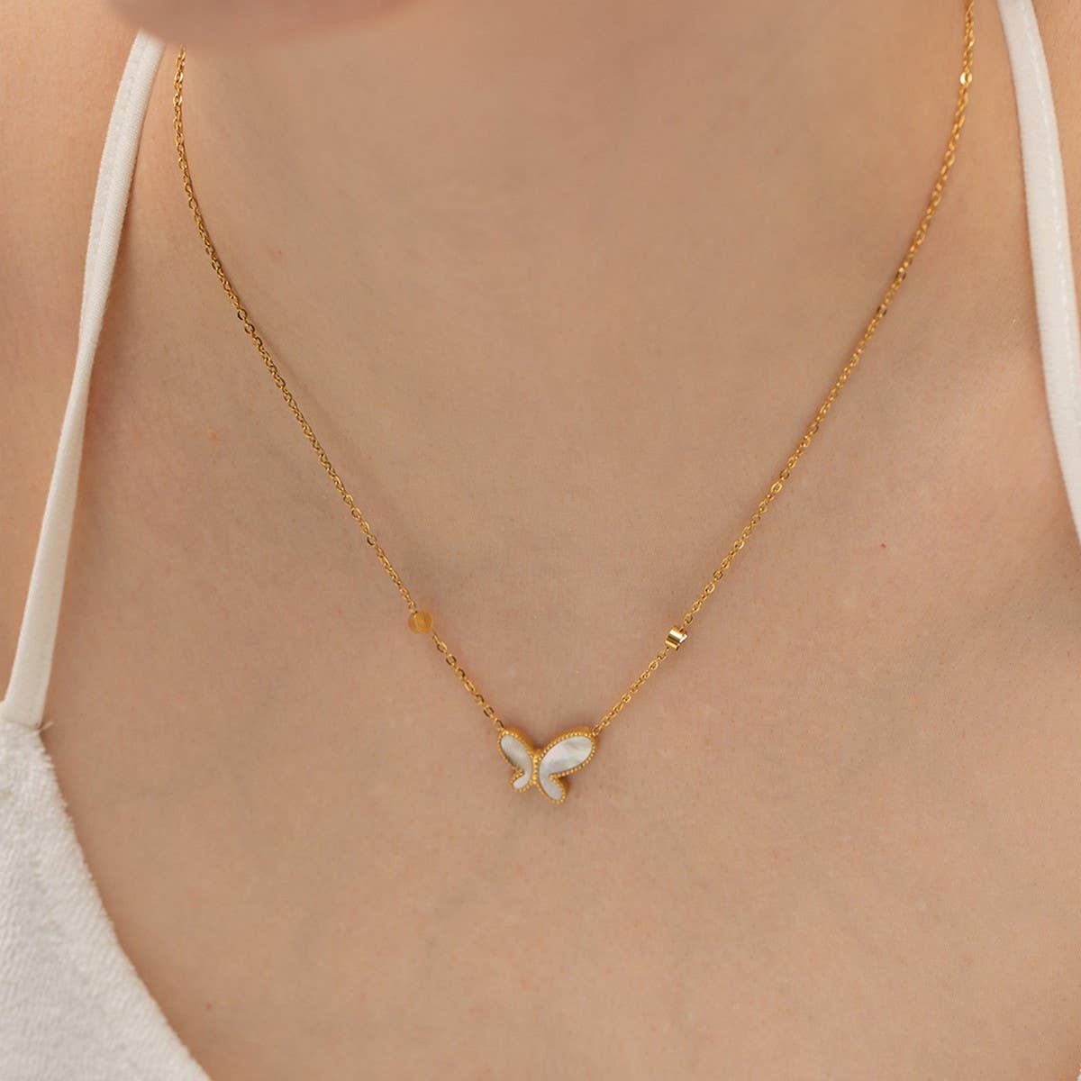 NEW BUTTERFLY DIAMOND NICHE LUXURY NECKLACE