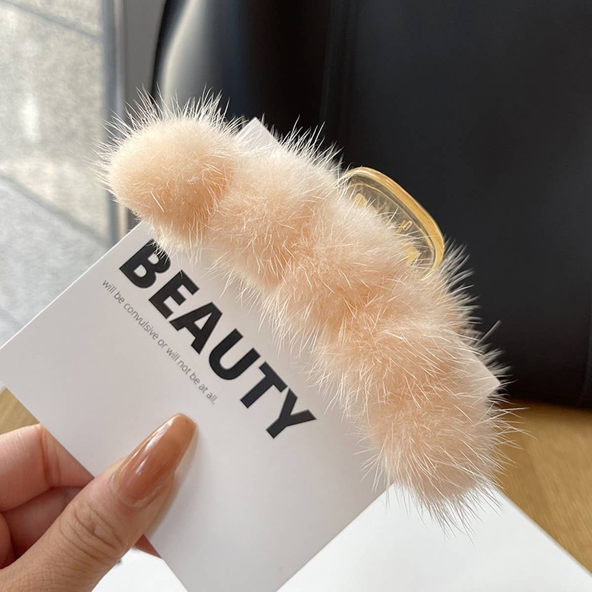 TEMPERAMENT REAL MINK FUR PLUSH BALL HAIRPIN