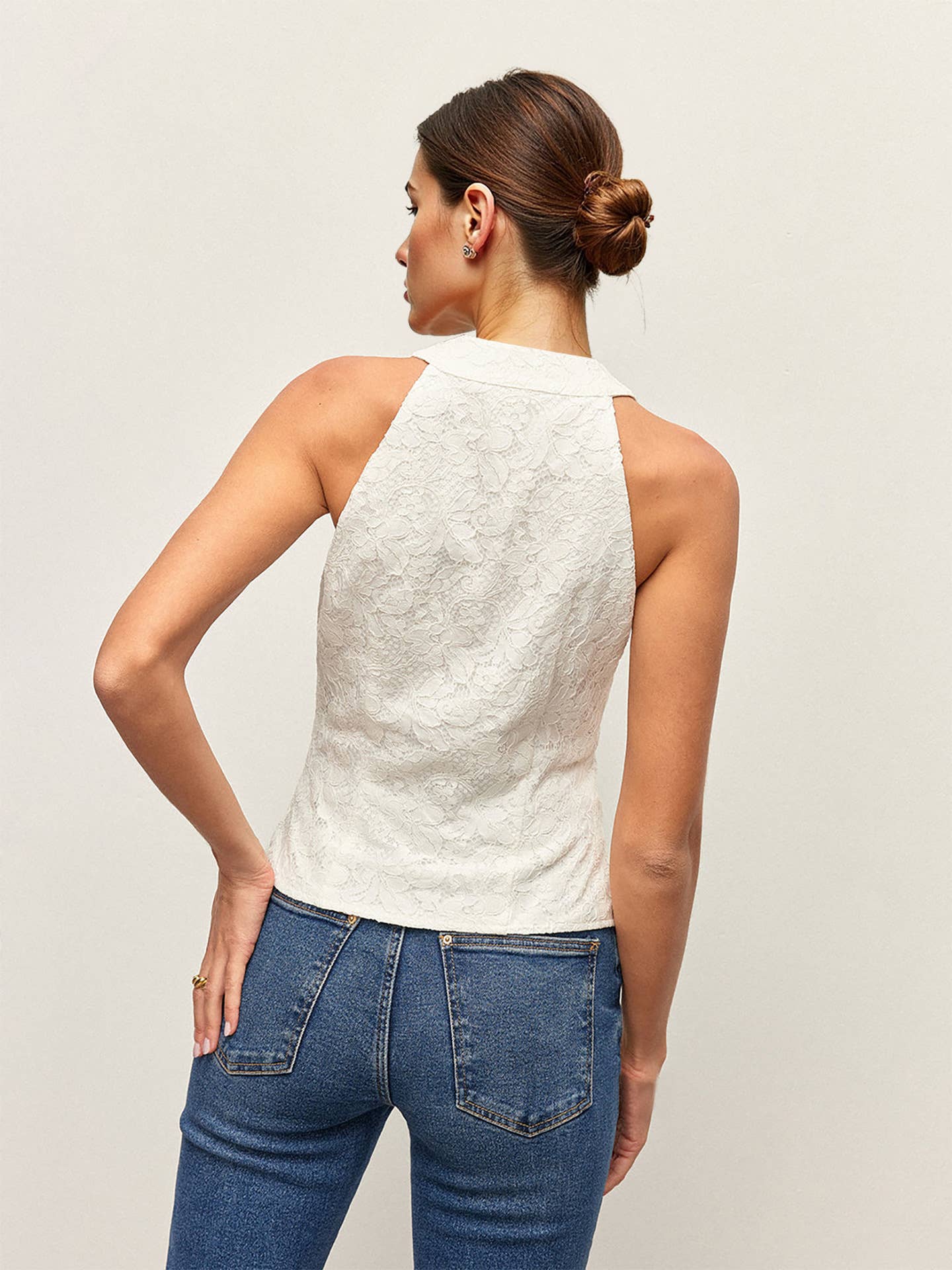 V-neck single breasted white lace edge vest