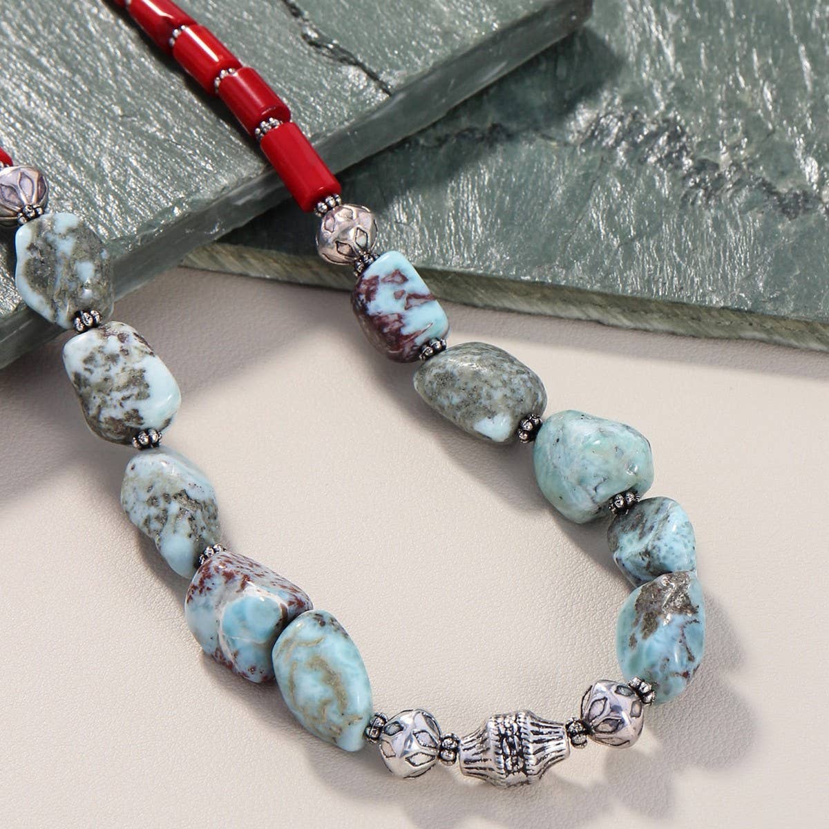 VINTAGE BEADED NECKLACE