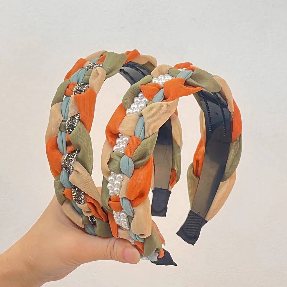 WIDE-BRIMMED PEARL BRAID HEADBAND_CWAHA1708