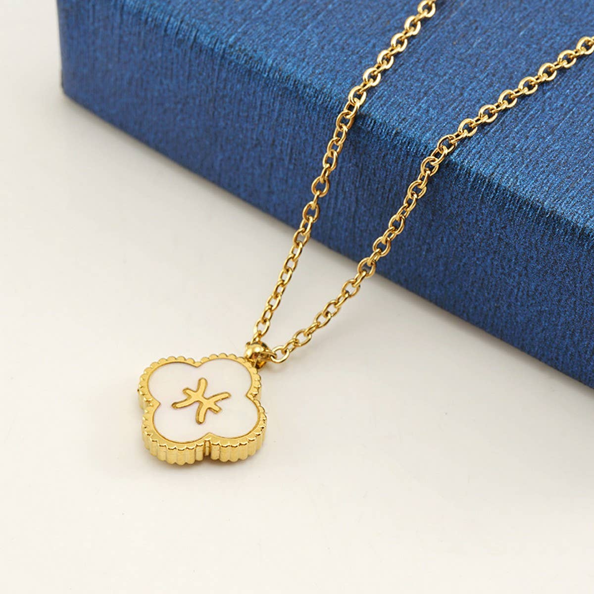 SHELL FOUR LEAF CLOVER CONSTELLATION NECKLACE