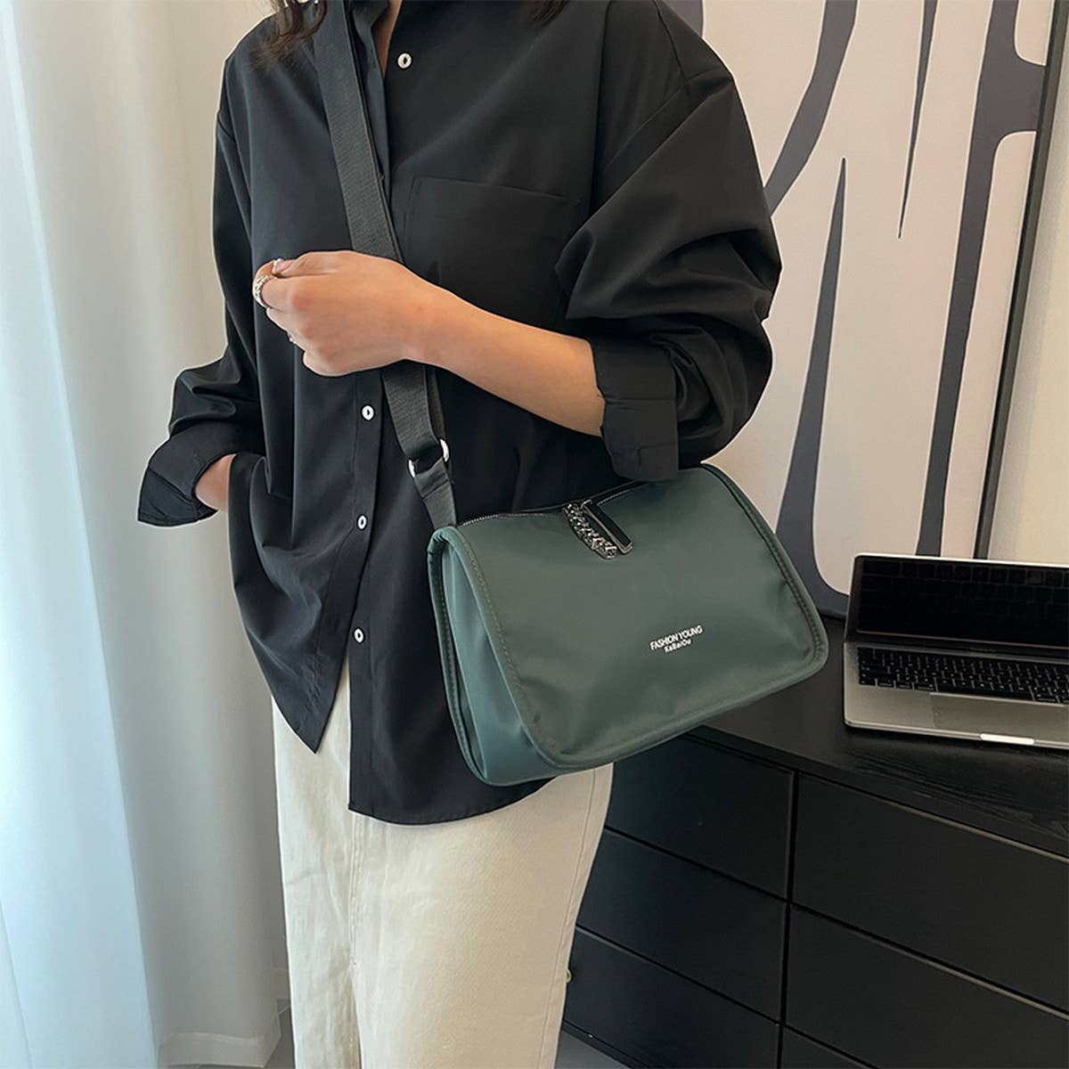 SIMPLE LARGE CAPACITY CASUAL SHOULDER BAG_CWAB1549