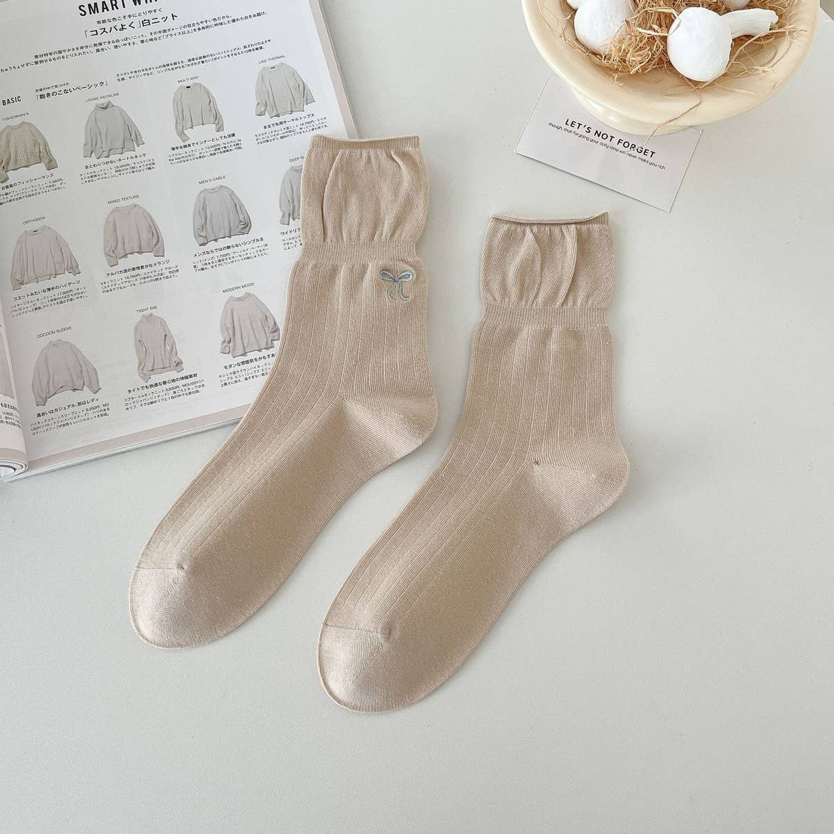 WOMEN'S VERSATILE EMBROIDERED BOW BONELESS SOCKS