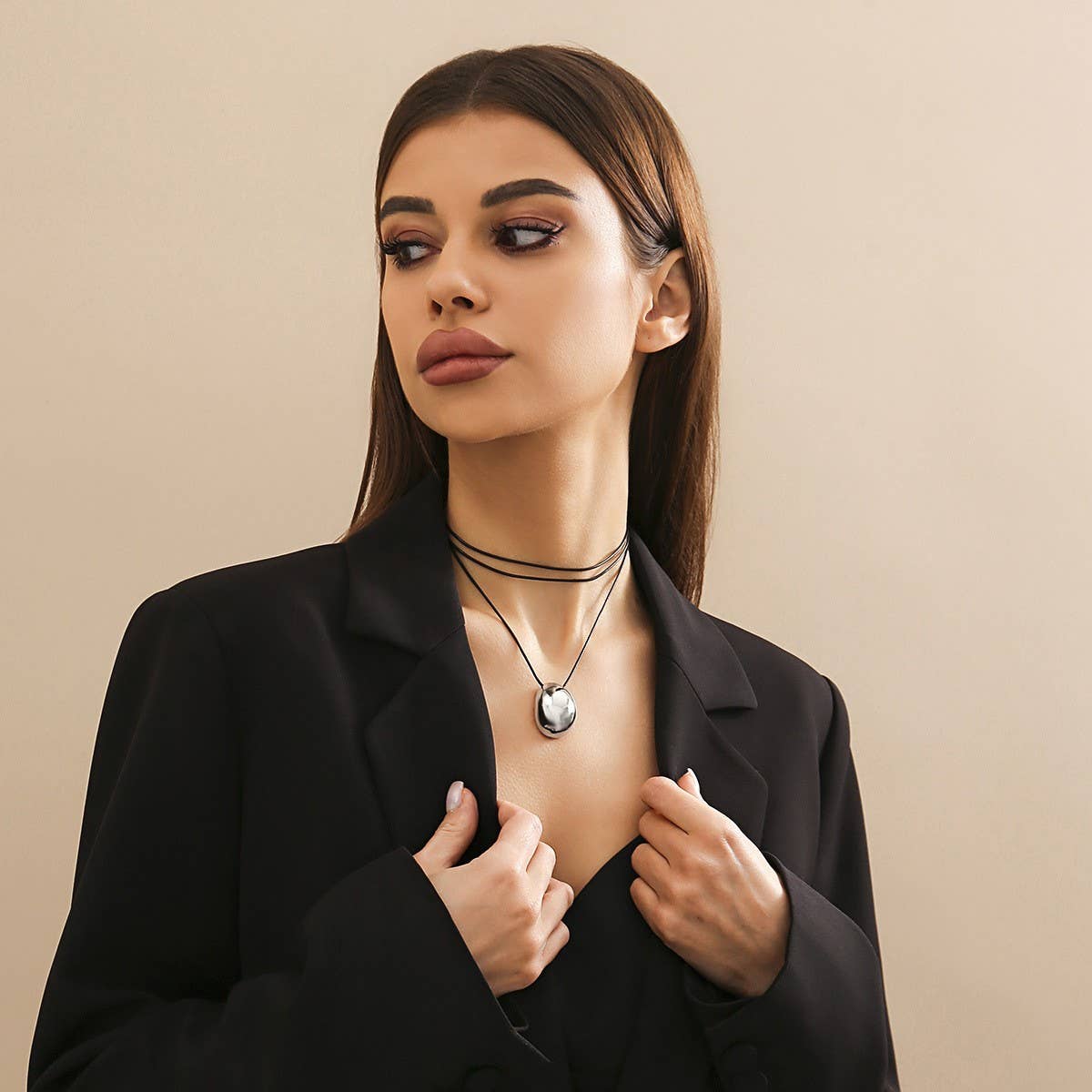 DRAWN WAX THREAD NECKLACE WITH PENDANT