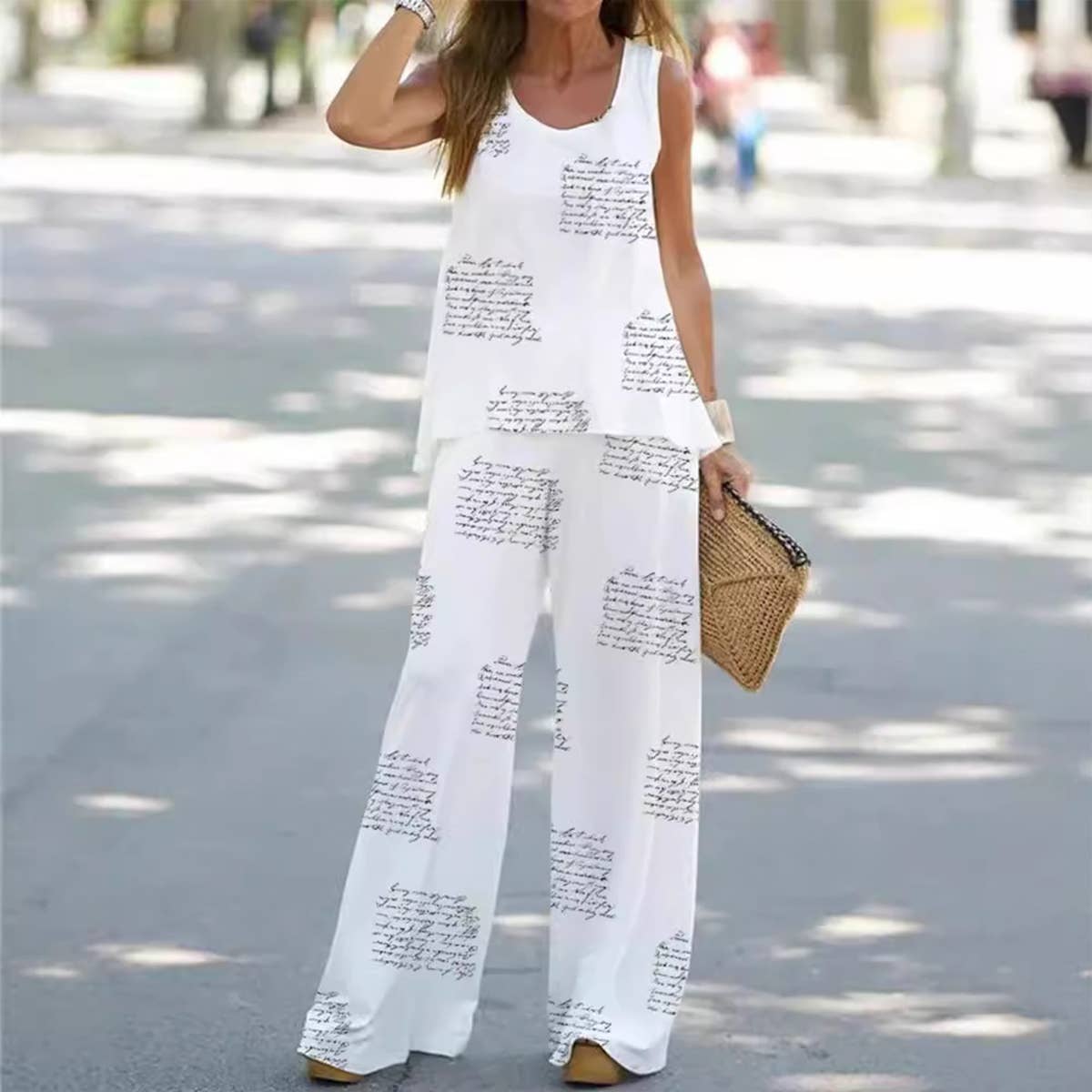 Stylish crew-neck tank top wide-leg pant suit