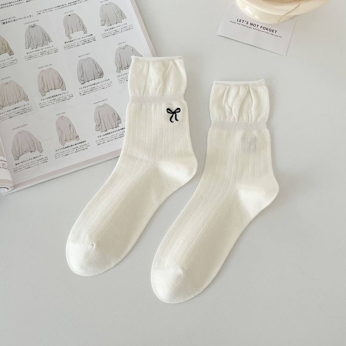 WOMEN'S VERSATILE EMBROIDERED BOW BONELESS SOCKS