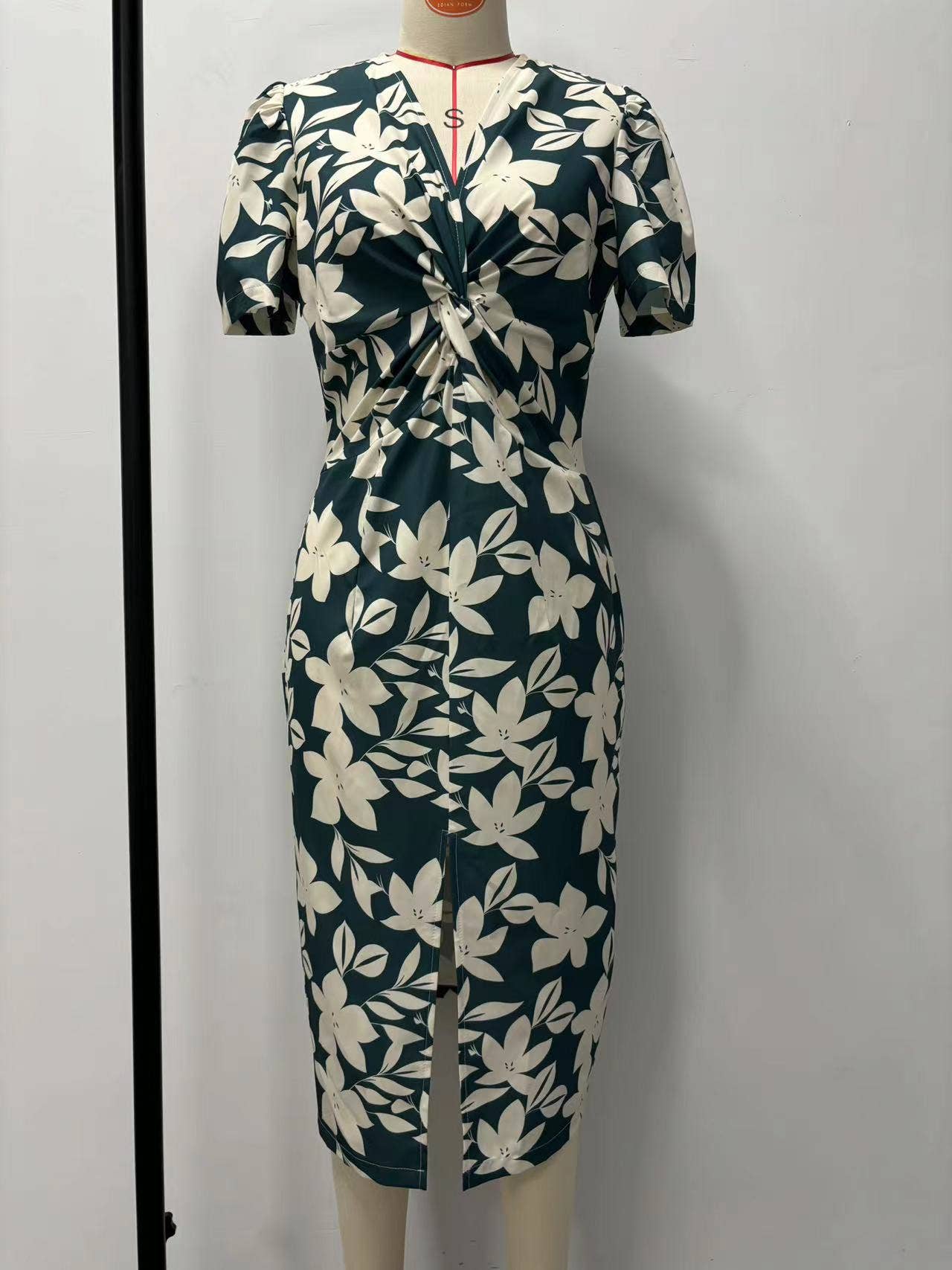 Printed V-neck slit hip-hugging elegant dress