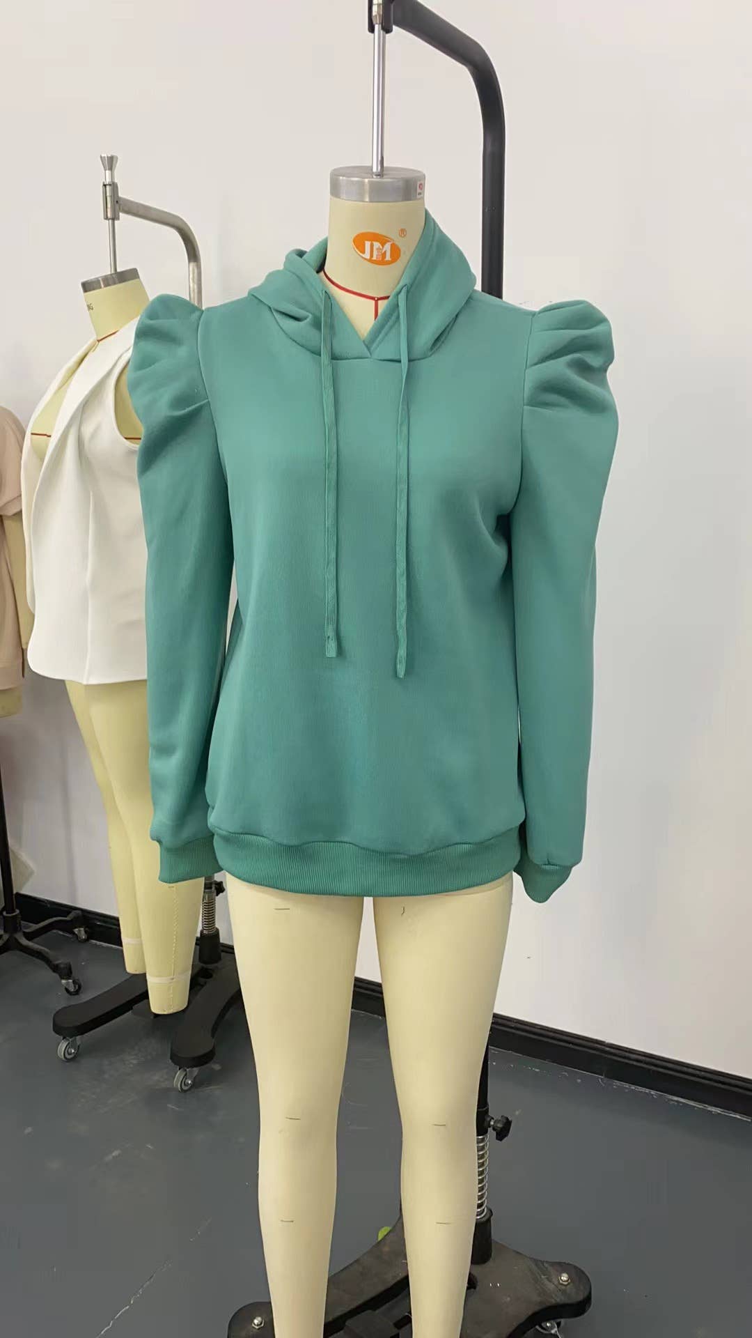 Fashionable hooded long sleeve casual sweatshirt