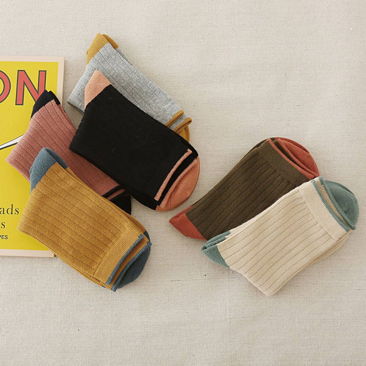 WOMEN SOLID COLOR MATCHING SOCKS