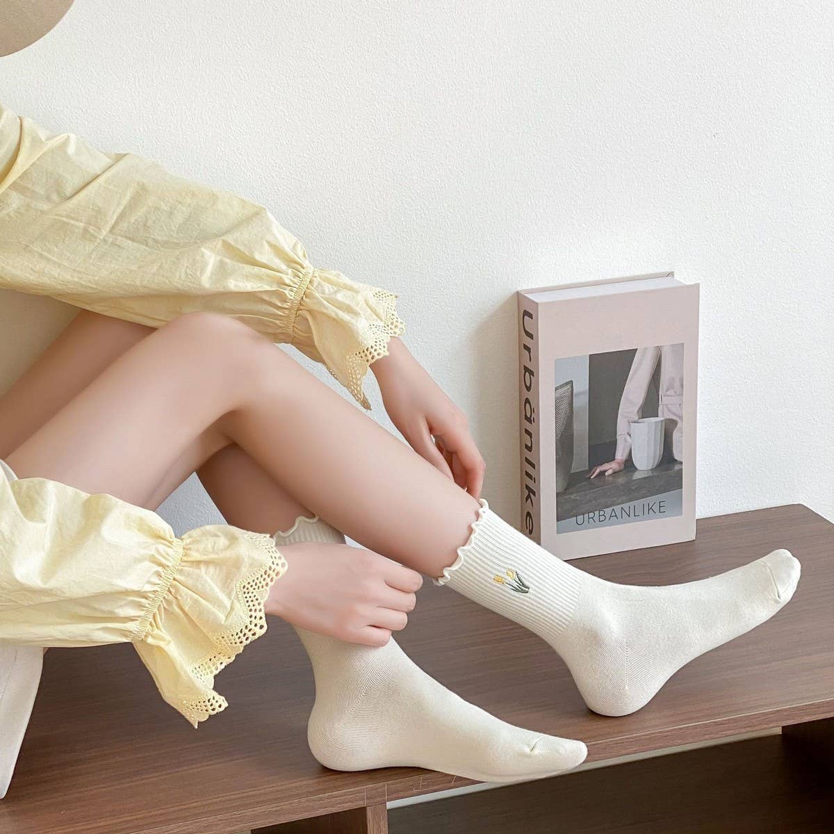 NEW ARRIVAL EMBROIDERED TULIP LACE MID-CALF SOCKS