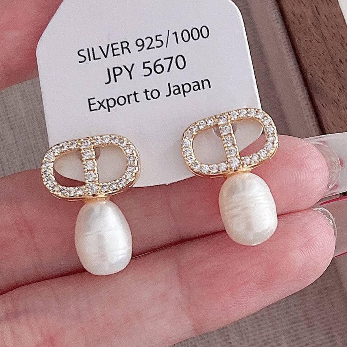 FRESHWATER PEARL PIG NOSE EARRINGS