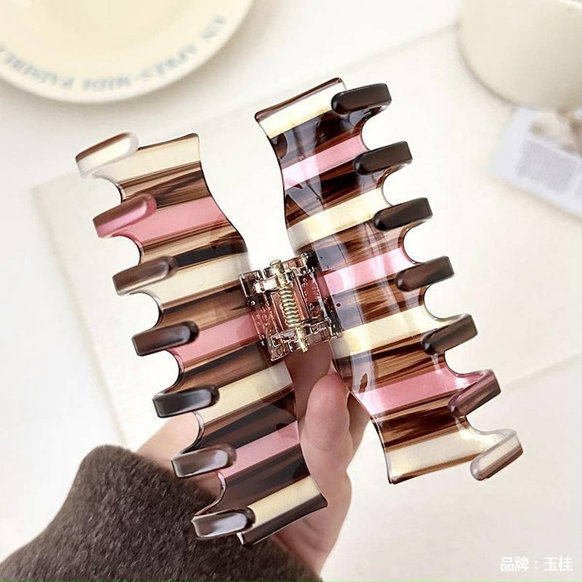 CONTRAST SQUARE STRIPE HAIR CLIP