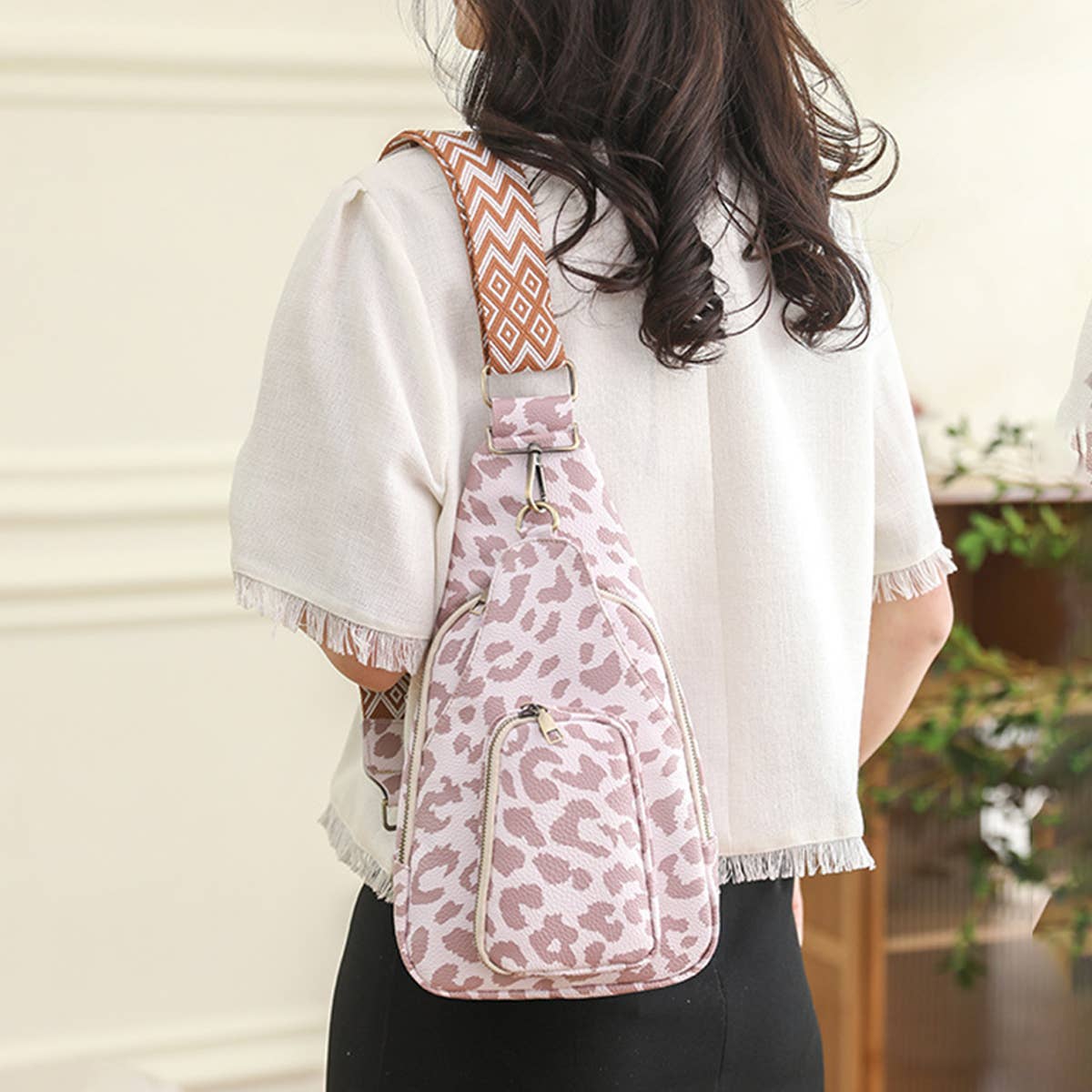WOMEN RETRO CHEST CROSSBOBY BAG_CWAB0736