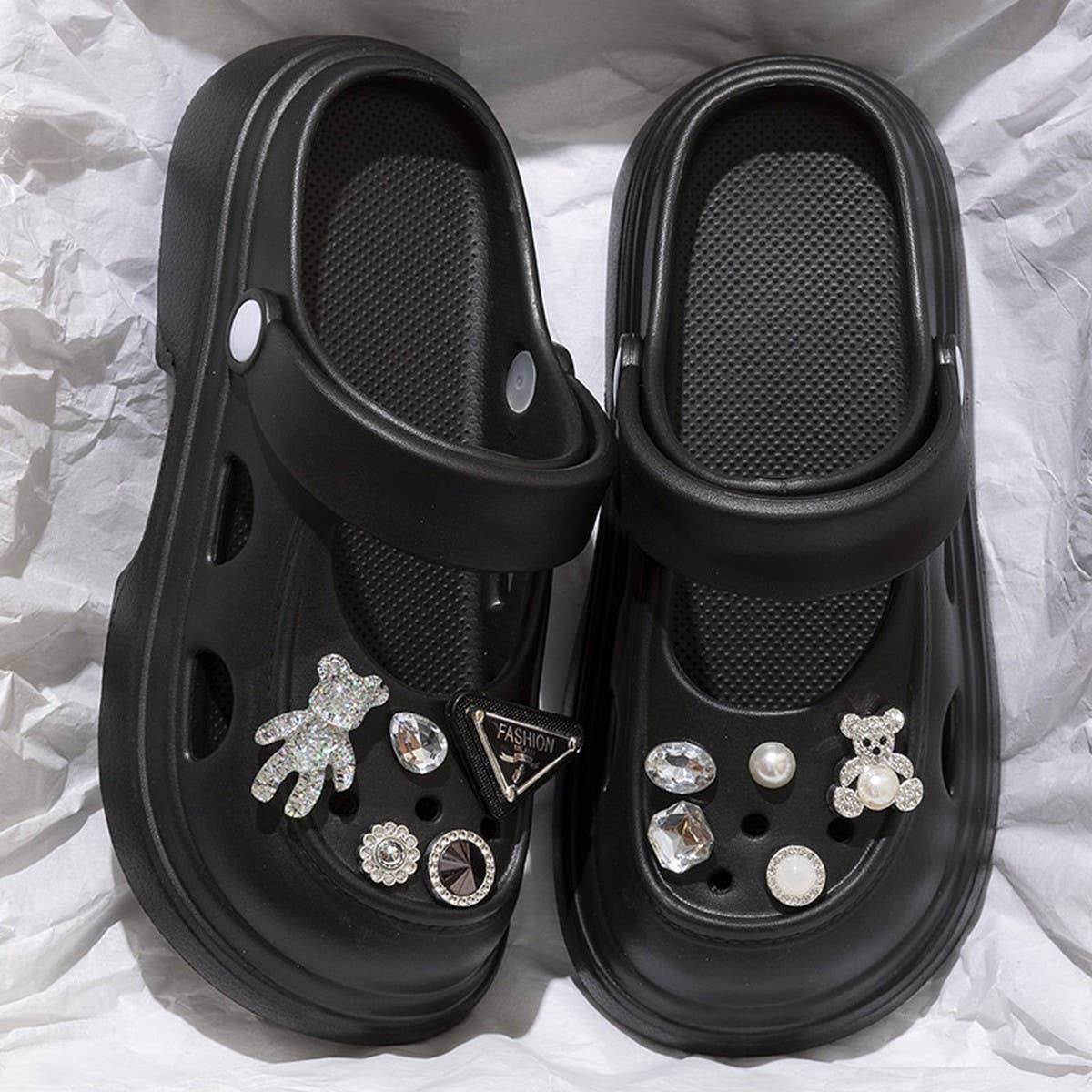 CUTE NON-SLIP AND ODOR-RESISTANT HOLE SANDALS