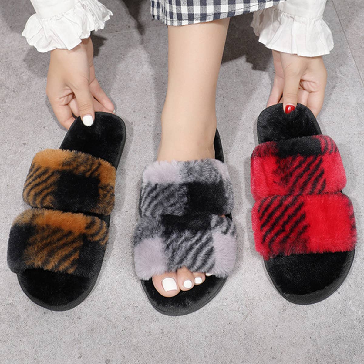 HOME TWO-COLOR PLAID PLUSH SLIPPERS
