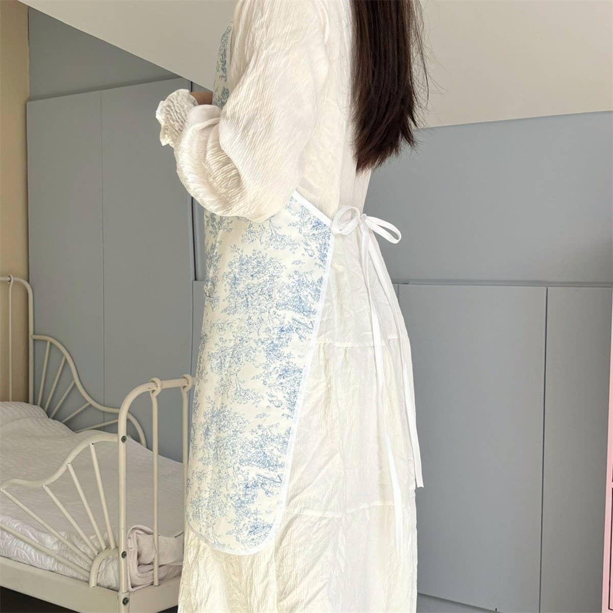 INK AND WATERPROOF AND OIL-RESISTANT BLUE APRON