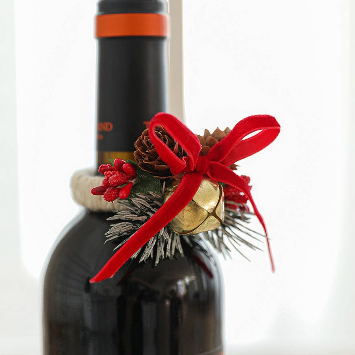 CWMM10378_CHRISTMAS TABLE NAPKIN RING BELL PINECONE DECOR