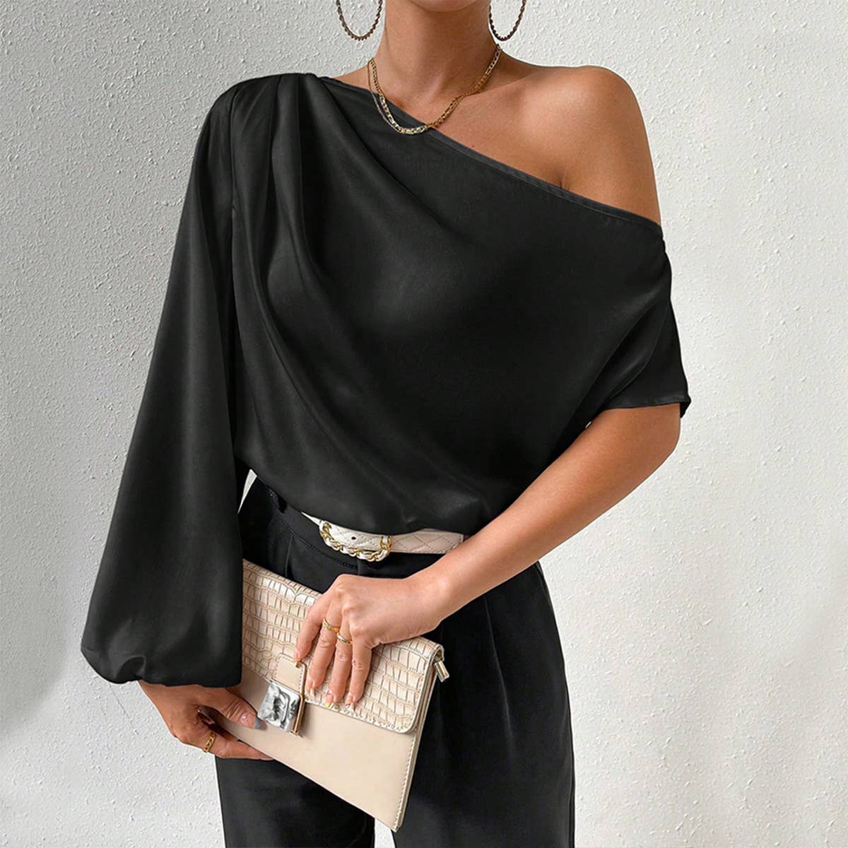 Slanted neck loose-fitting off-the-shoulder top