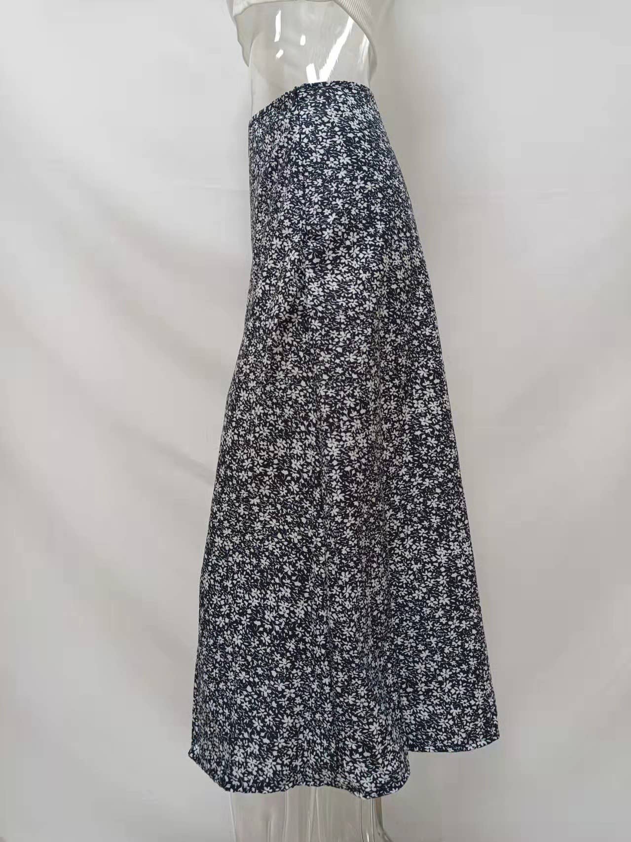 High-slit A-line body-hugging mid-waist skirt