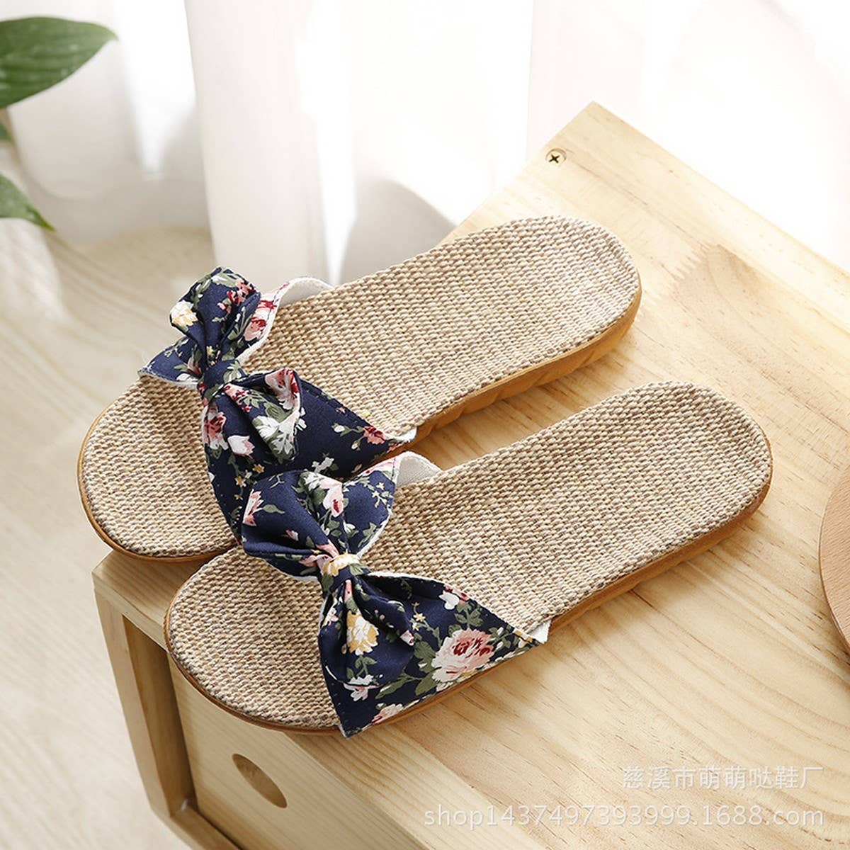 VERSATILE ANTI-SLIP SLIPPERS FOR HOME USE