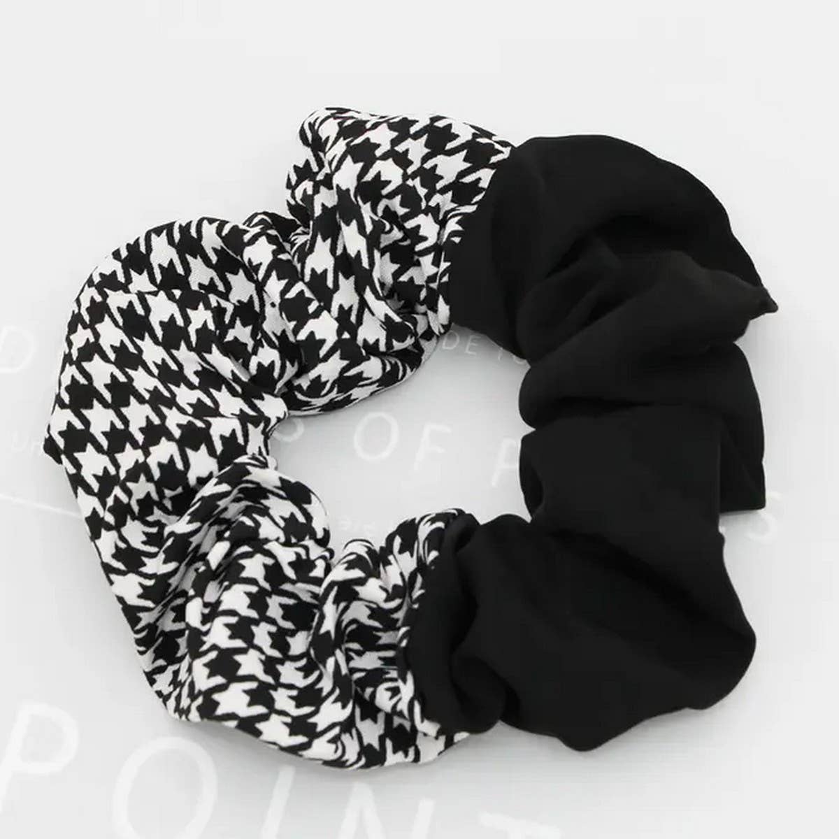 SILK SCRUNCHIES WOMEN HAIR TIES_CWAHA0149