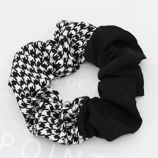 SILK SCRUNCHIES WOMEN HAIR TIES_CWAHA0149