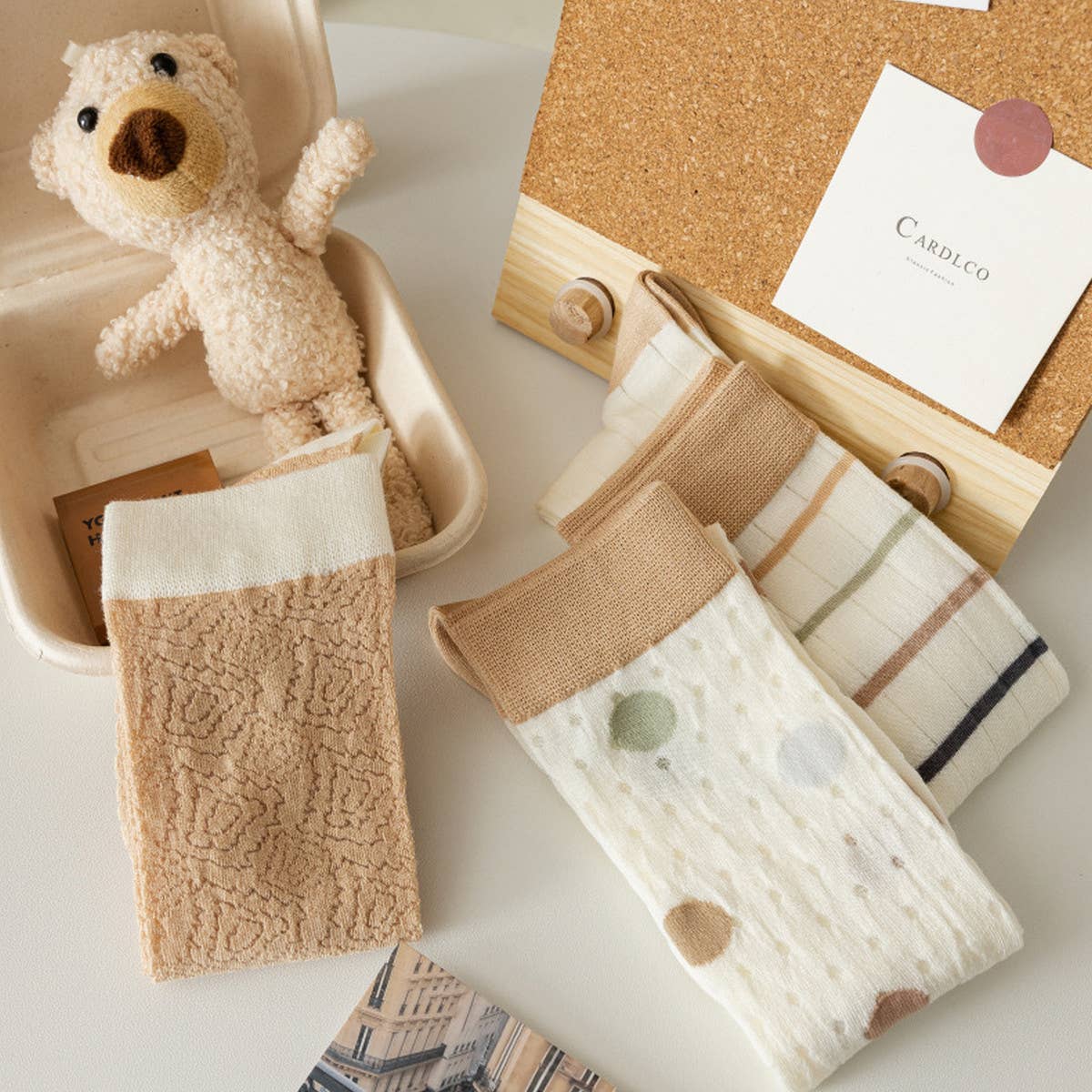 RETRO COLOR-BLOCKED BREATHABLE MID-CALF SOCKS_CWMS0648