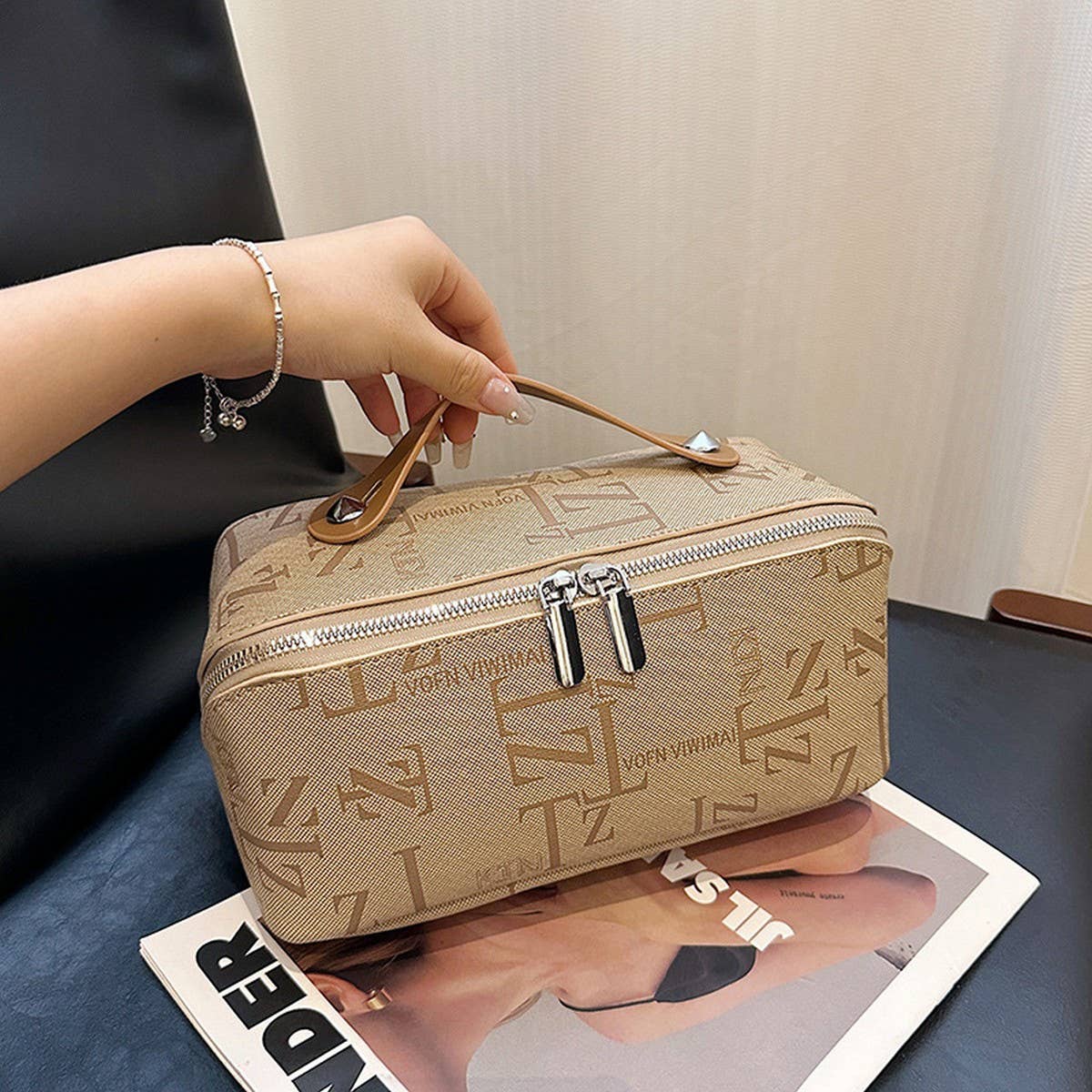 NEW STYLE FLAT RETRO LARGE CAPACITY COSMETIC BAG_CWAB4409