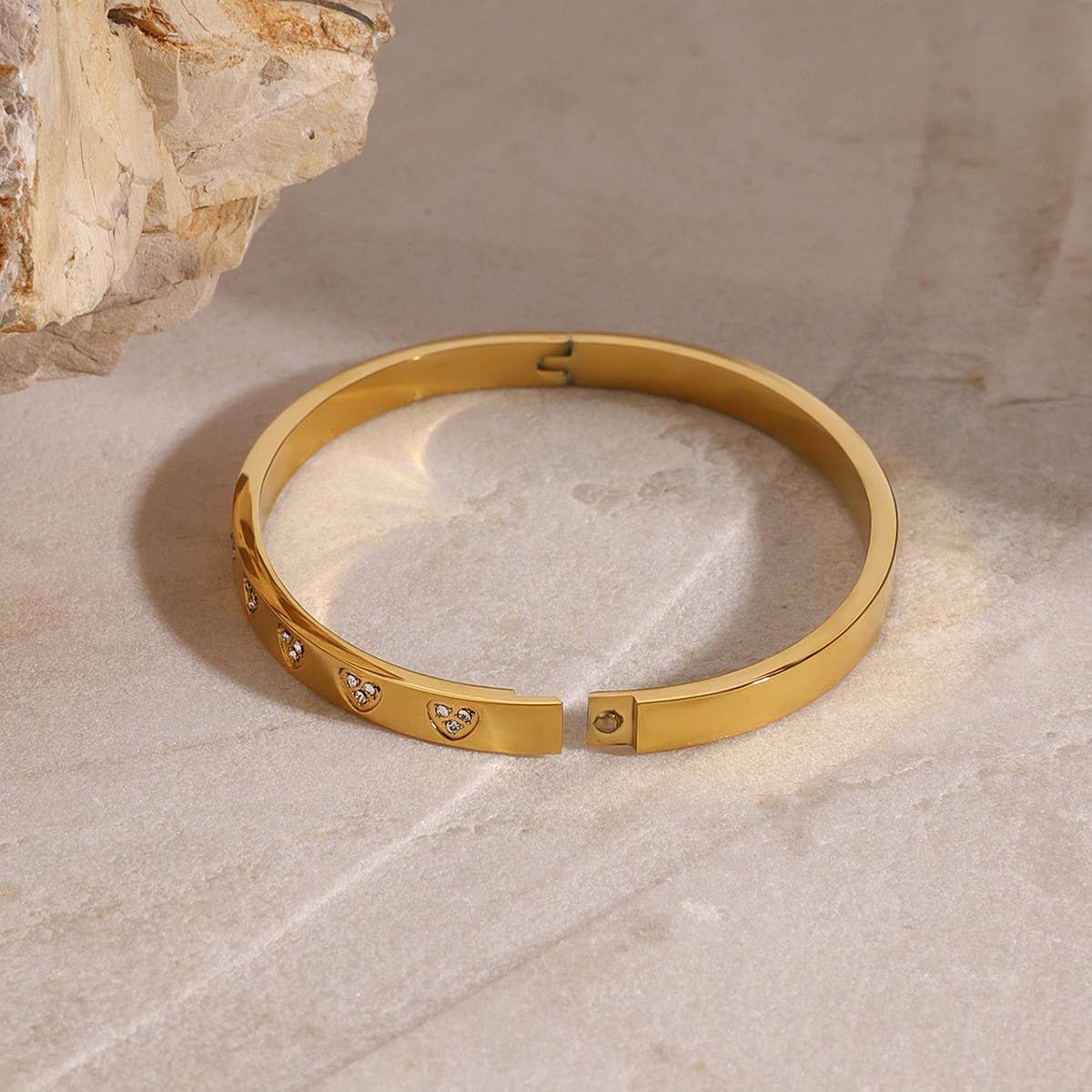 Zircon Heart Open Cuff in Titanium Steel_CWAJE4869