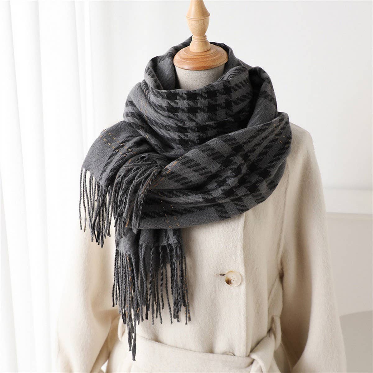 Retro Houndstooth Scarf with Soft Fringe_CWASC2755