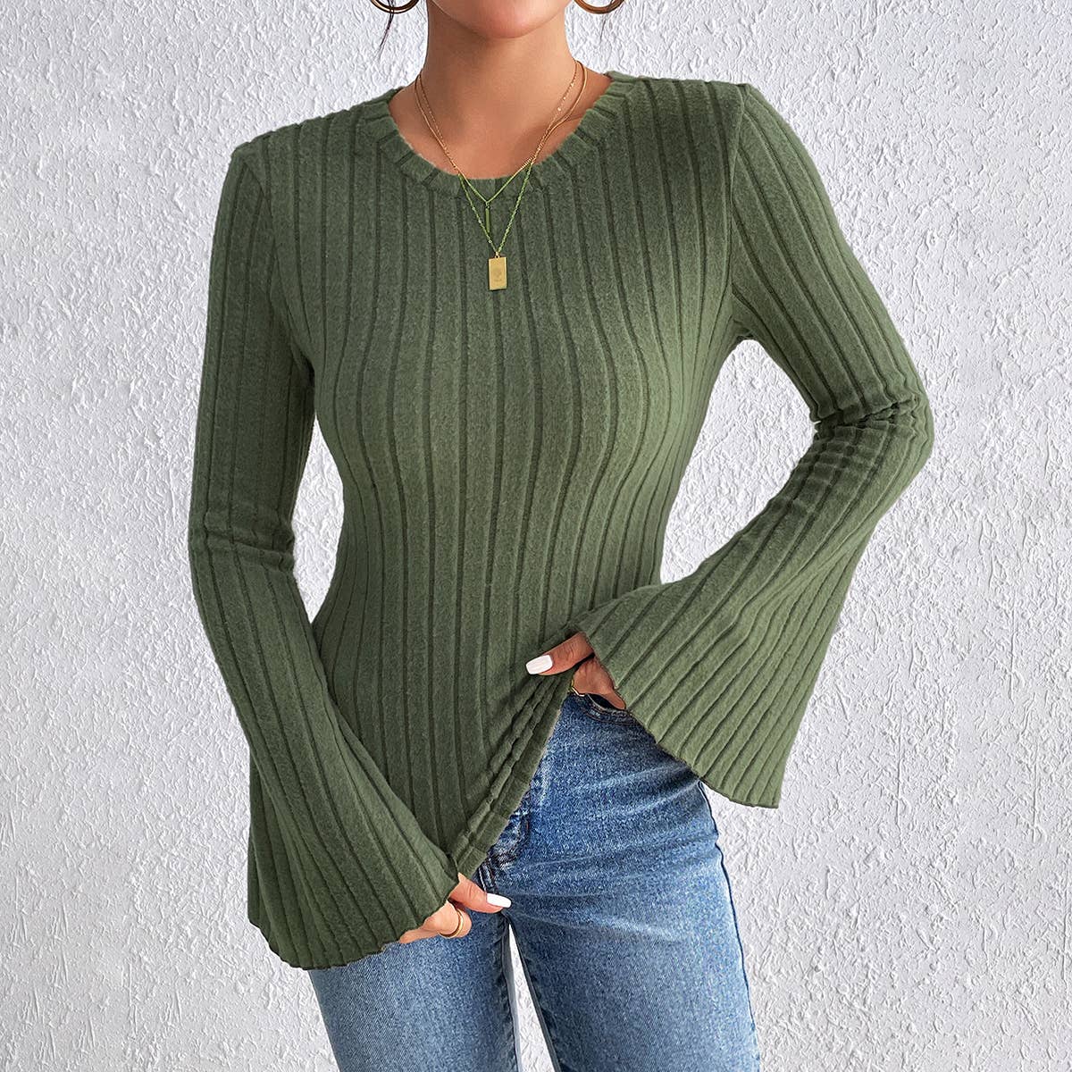 SOLID COLOR SLIM-FIT CREW NECK SWEATER