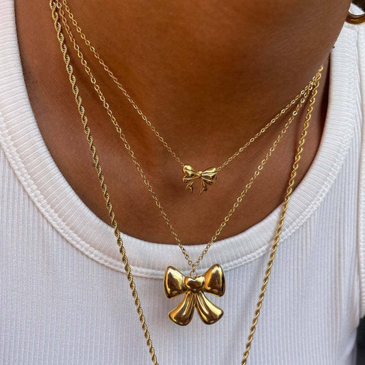 Women's elegant exaggerated bow necklace