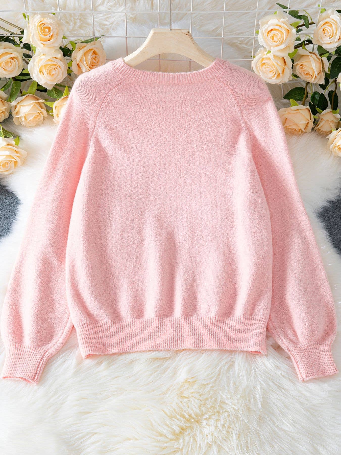 Elegant round-neck button knitted sweater