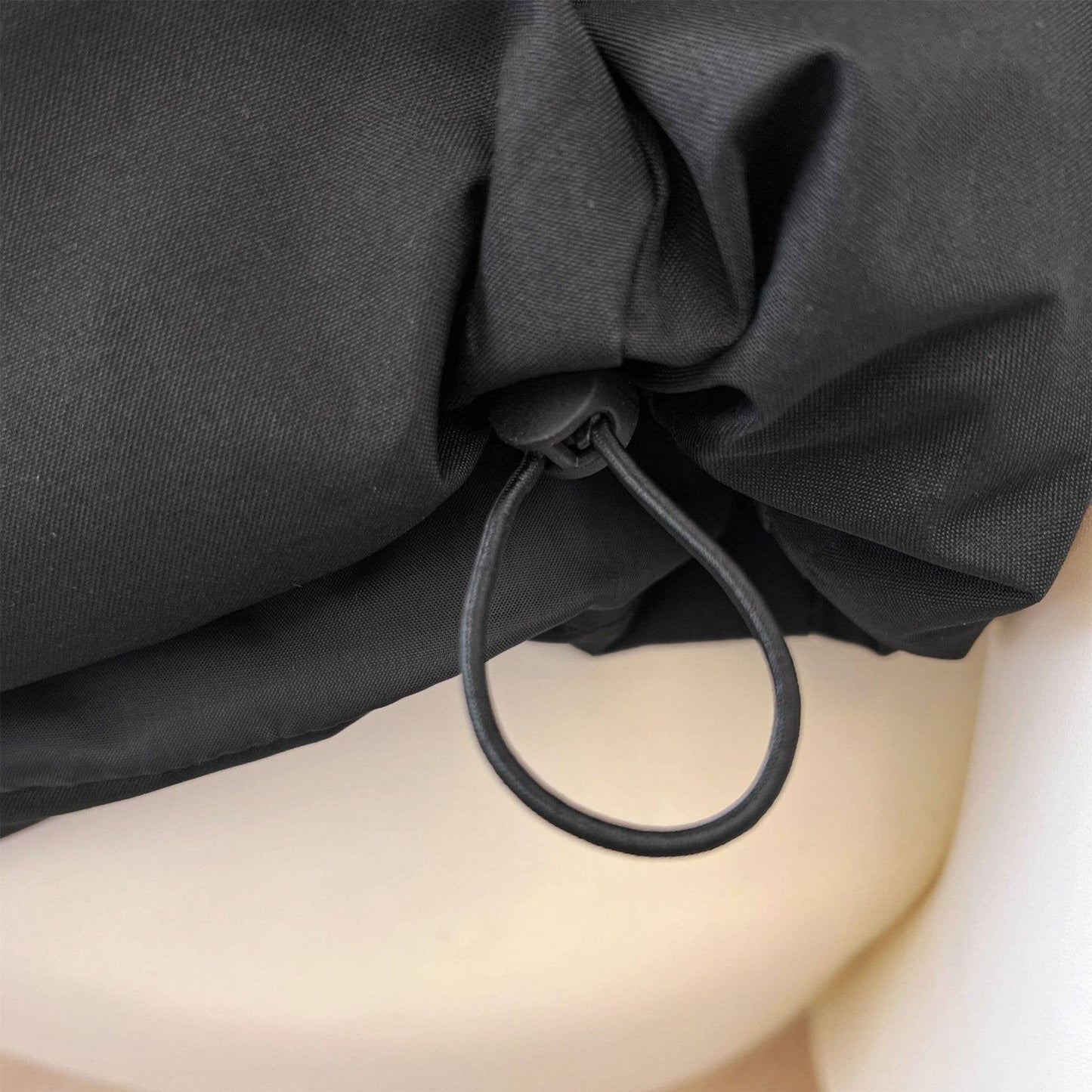 Wear a windproof hooded short warm bread jacket