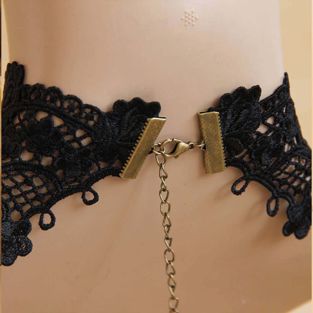HALLOWEEN FLOWER CRYSTAL LACE SHORT NECKLACE COLLAR